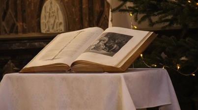Bp Stułkowski: Biblia jest jak mapa, która pokazuje drogi do Boga